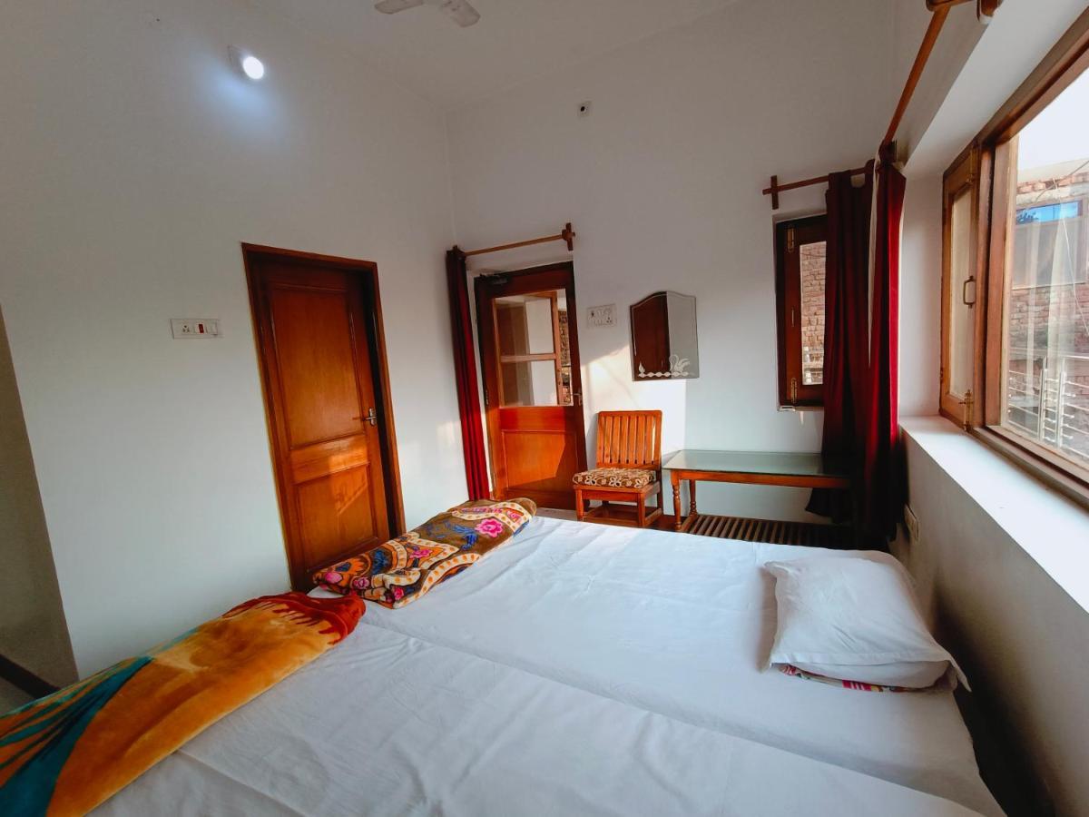 The Gupta Guest House ブッダガヤ エクステリア 写真
